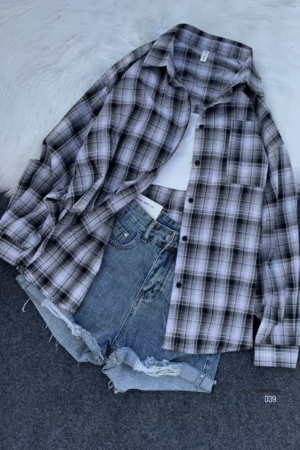 Plaid Oversized Shirt with Ripped Denim Shorts – Casual Street Style Combo for Women