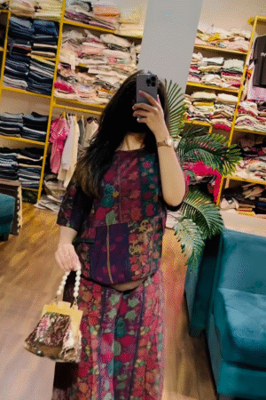 Women’s Multicolor Printed Kurta with Pearl Handle Mini Bag – Ethnicwear Store Mirror Portrait Look