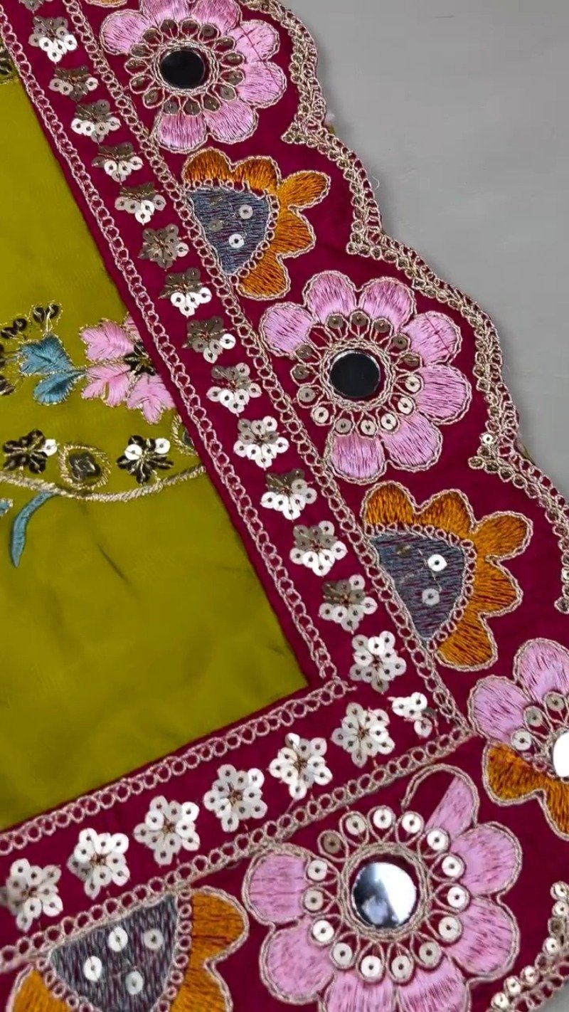 Olive & Fuchsia Embroidered Saree Ensemble โ Available in Olive-Fuchsia & Blue-Fuchsia - Image 4