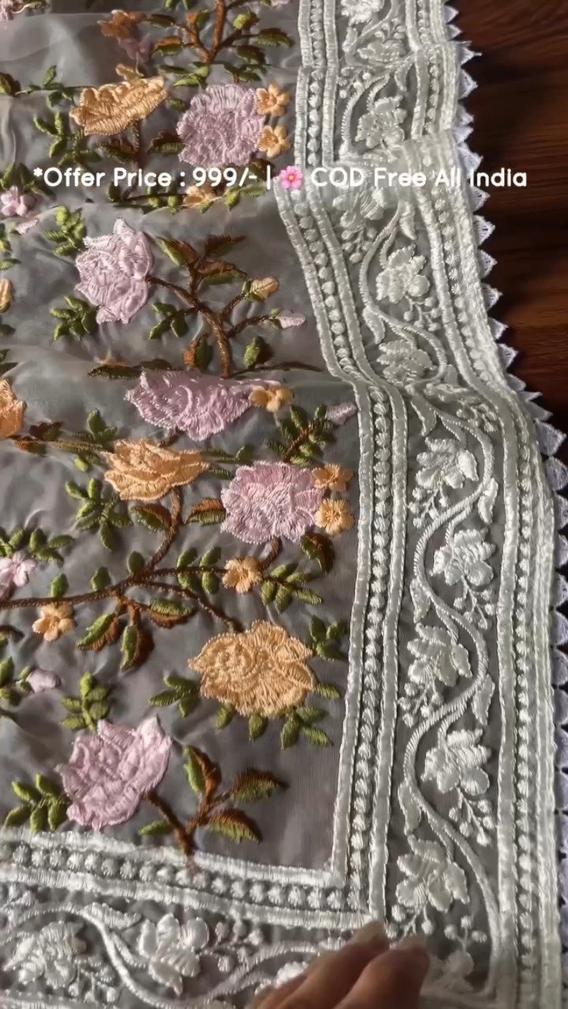 Elegant Floral Embroidered Organza Saree Set โ Available in White & Light Green - Image 4